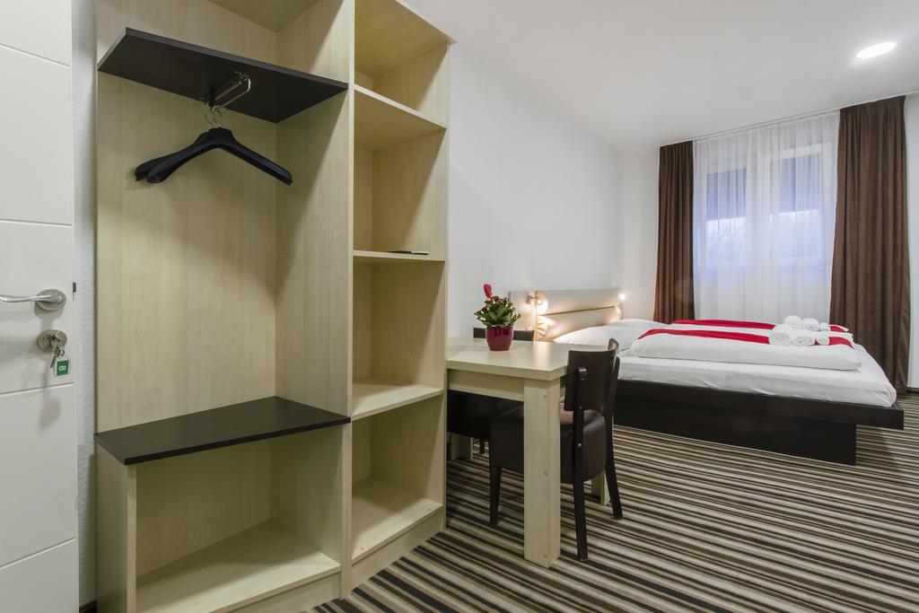 שיבניק Parkcity Rooms מראה חיצוני תמונה