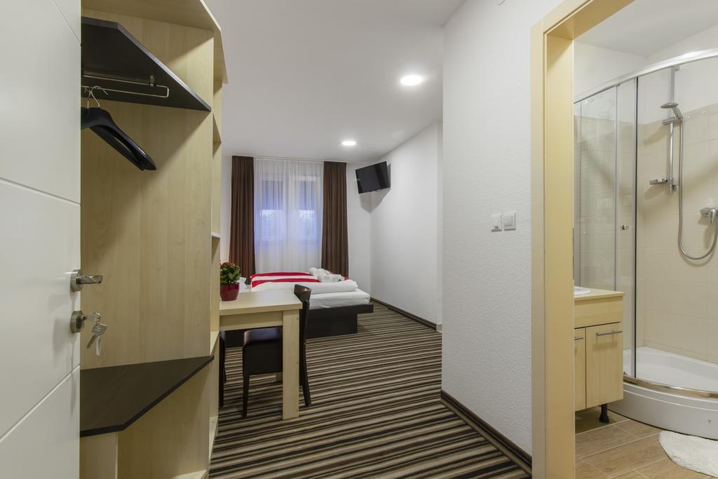 שיבניק Parkcity Rooms מראה חיצוני תמונה