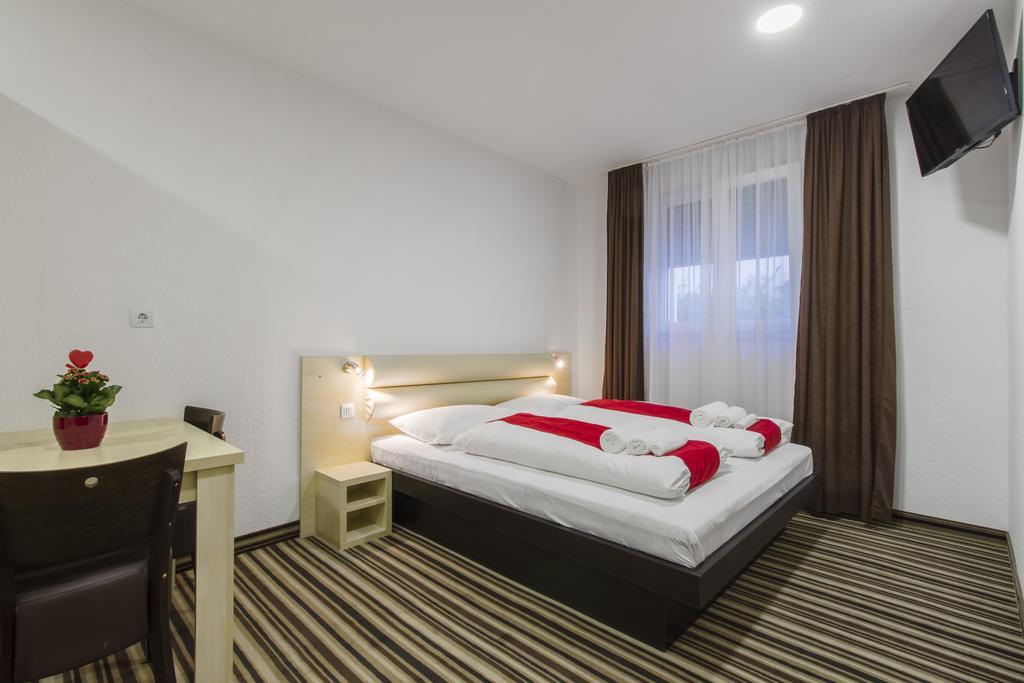 שיבניק Parkcity Rooms מראה חיצוני תמונה