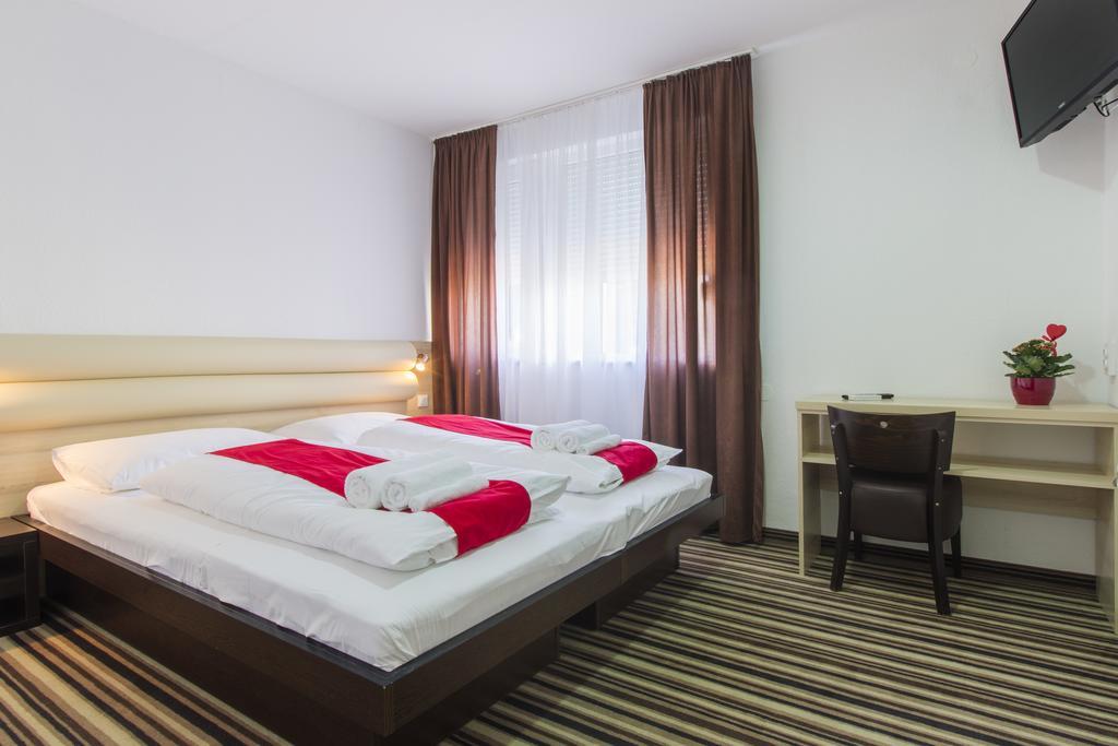 שיבניק Parkcity Rooms מראה חיצוני תמונה